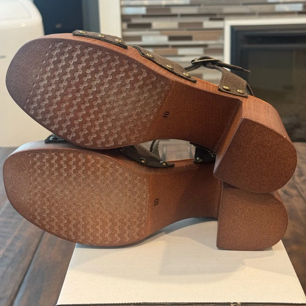 MIA Raychele Sandal (NWOT)